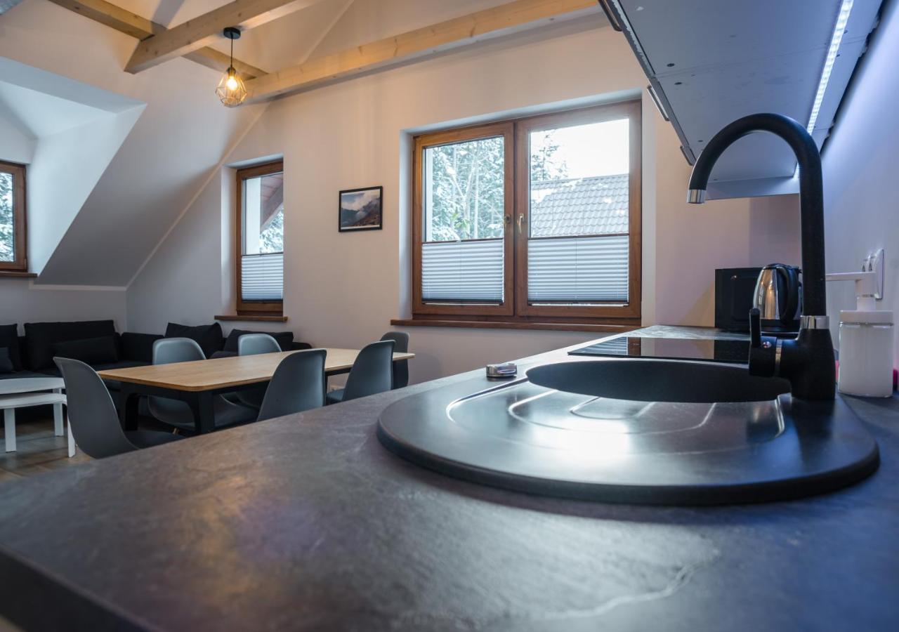 Aston -domek Przy Lesie, Przestronny, *